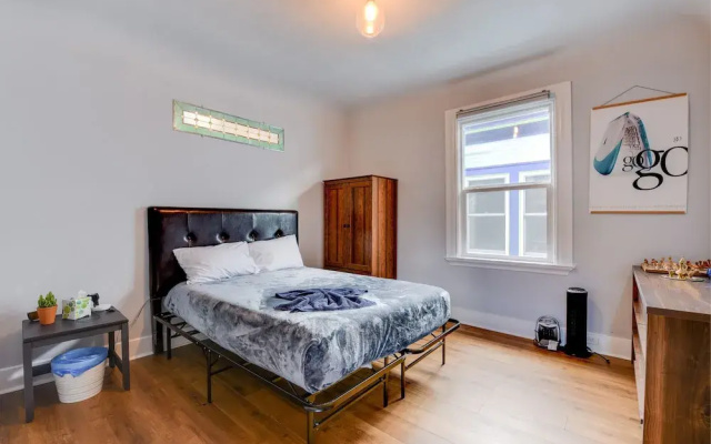 photo 3 of Charming Vintage 2br Apartment In Oakland 2 Bedroom Apts by Redawning