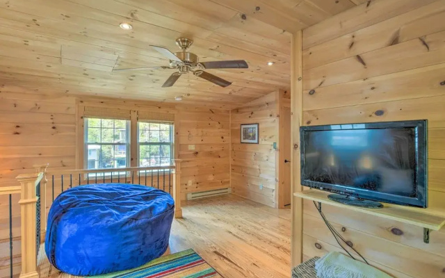 photo 2 of Screened Porch & Grill: Waterfront Landrum Cottage