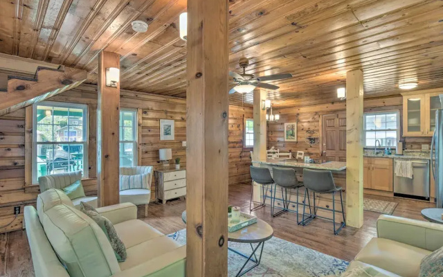 photo 4 of Screened Porch & Grill: Waterfront Landrum Cottage