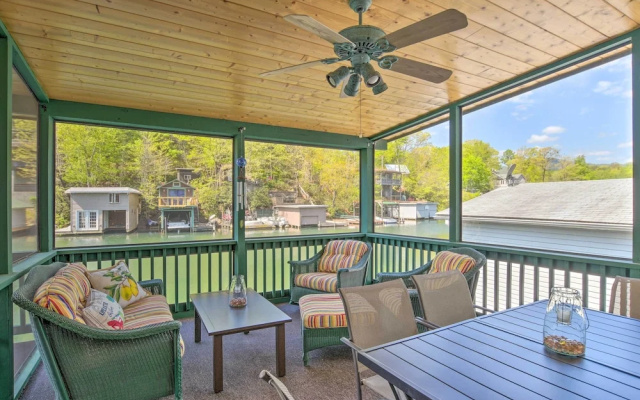 photo 5 of Screened Porch & Grill: Waterfront Landrum Cottage