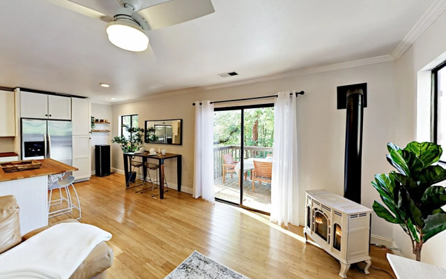 photo 2 of Charming Wine Country Retreat - 3 Br Home