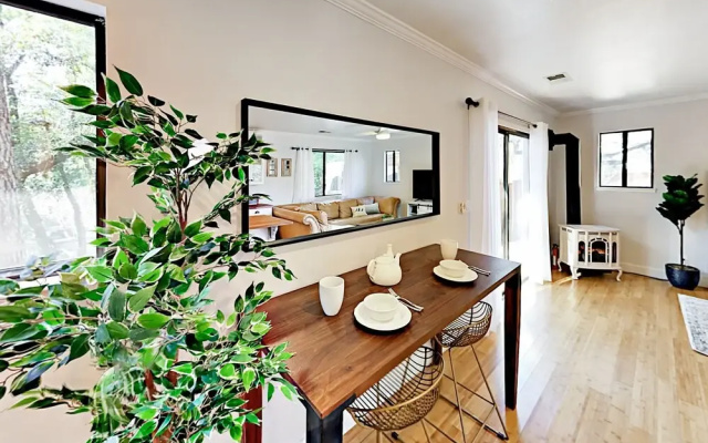 photo 4 of Charming Wine Country Retreat - 3 Br Home
