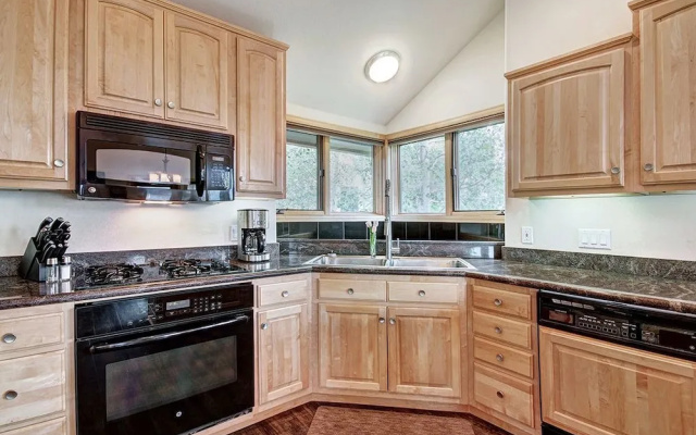 photo 4 of Charter Ridge 10 Condo 4 Bedrooms 3.5 Bathrooms Condo