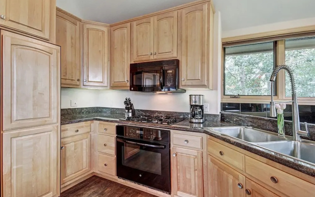 photo 5 of Charter Ridge 10 Condo 4 Bedrooms 3.5 Bathrooms Condo
