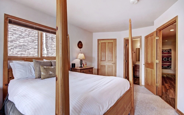 photo 5 of Charter Ridge 60 - Shuttle to Lifts/Town by RedAwning