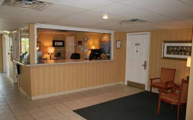 photo 2 of Charthouse Hotel & Suites