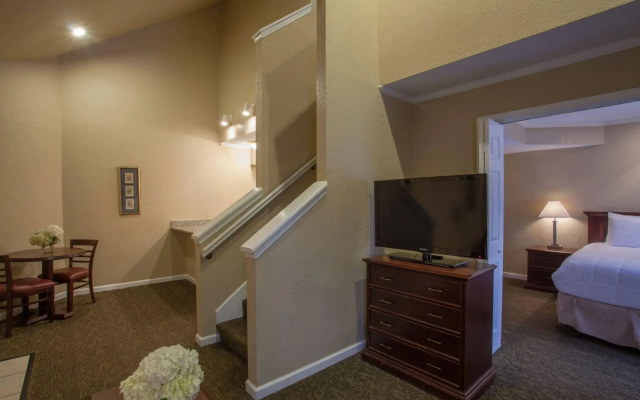 photo 4 of Cloverleaf Suites Baton Rouge