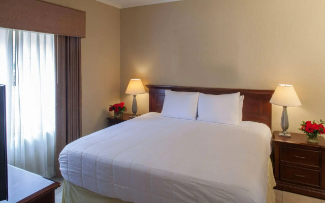 photo 5 of Cloverleaf Suites Baton Rouge