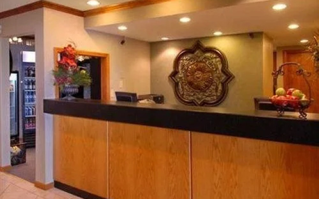 photo 2 of Chase Suite Hotel Kansas City