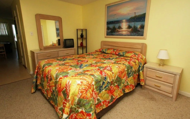 photo 2 of Chateau Manor 103