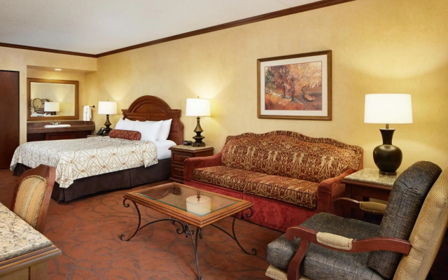 photo 3 of Chateau On The Lake Resort Spa and Convention Center