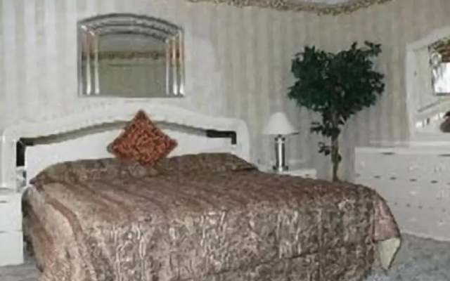 photo 5 of Chateau Royale Inn