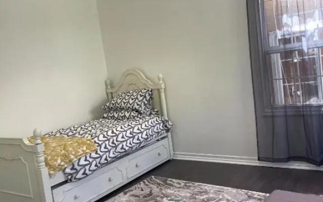 photo 2 of Cheerful 2Bd, 1.5 Ba in Beverly Hills with Jacuzzi