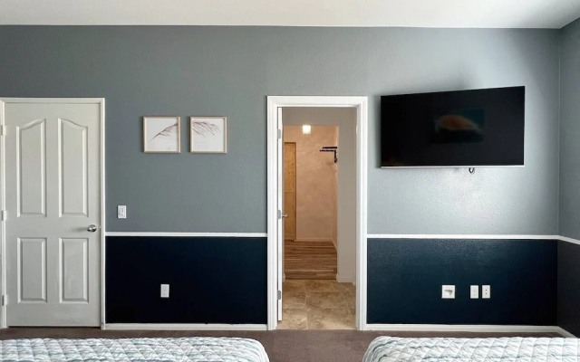 photo 2 of Room in House - Cheerful And Cozy one Large Bedroom