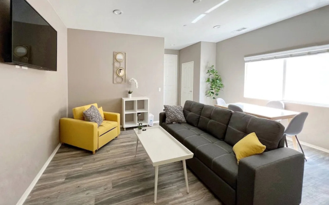 photo 4 of Room in House - Cheerful And Cozy one Large Bedroom