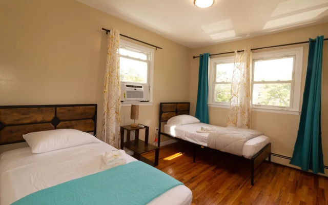 photo 4 of Cheerful & Beautiful 3-Bedroom Ranch