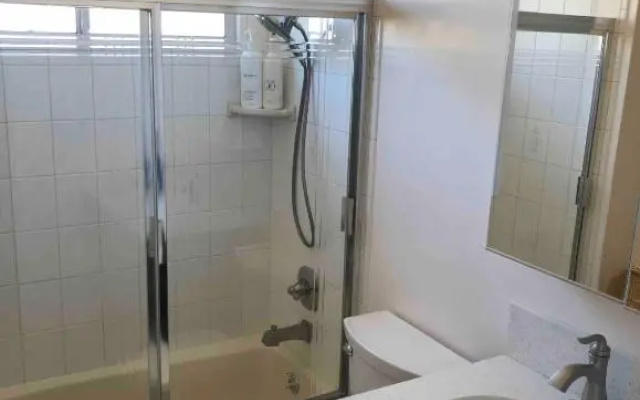 photo 2 of Cheerful, Beautifully Remodeled, Modern, Comfortable Home