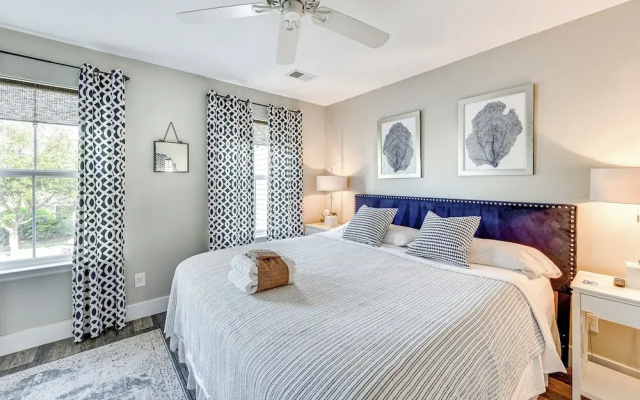 photo 2 of 1 Mi to Old Town: Cheerful Bluffton Townhome!