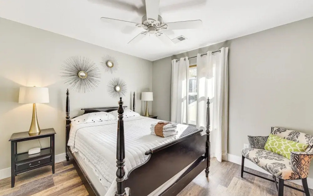 photo 5 of 1 Mi to Old Town: Cheerful Bluffton Townhome!