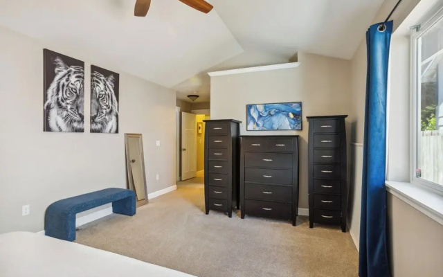 photo 5 of Cheery Tacoma Vacation Rental: 7 Mi to Owen Beach!