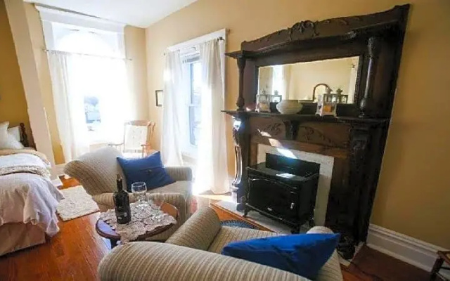 photo 3 of Chessie Room