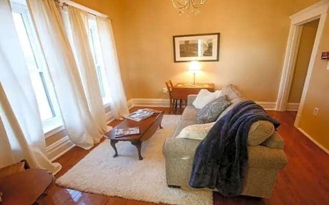 photo 4 of Chessie Room