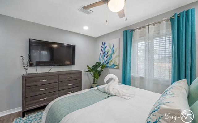 photo 4 of Chic 8BR with Heated Pool & Waterview