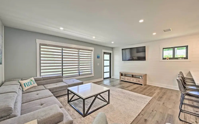 photo 4 of Naples Home w/ Patio < 1 Mi to Beaches!