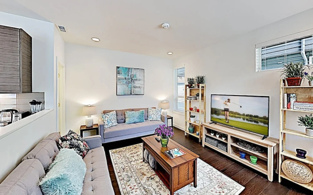photo 3 of Chic Capitol Hill Townhome W/ Rooftop Deck & AC Townhouse