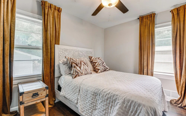 photo 2 of Chic College Park Cottage ~ 2 Mi to Main Street!