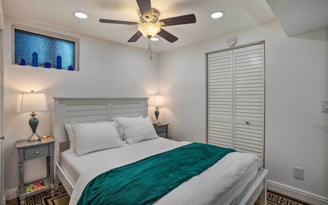 photo 2 of 4 Mi to Coors Field: Charming Apartment w/ Patio