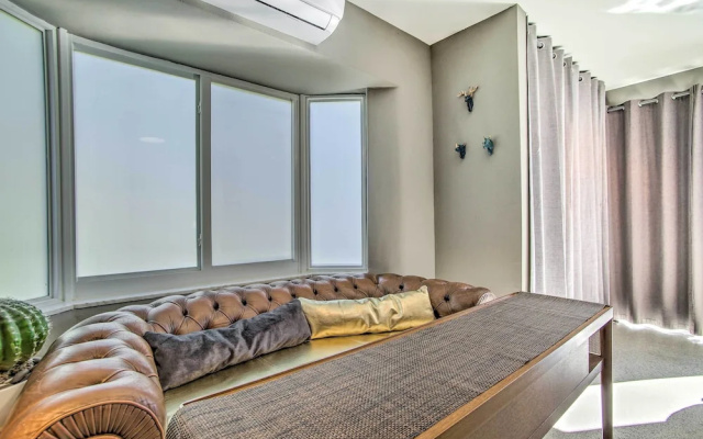 photo 3 of Chic + Cozy Deerfield Beach Studio w/ Pool