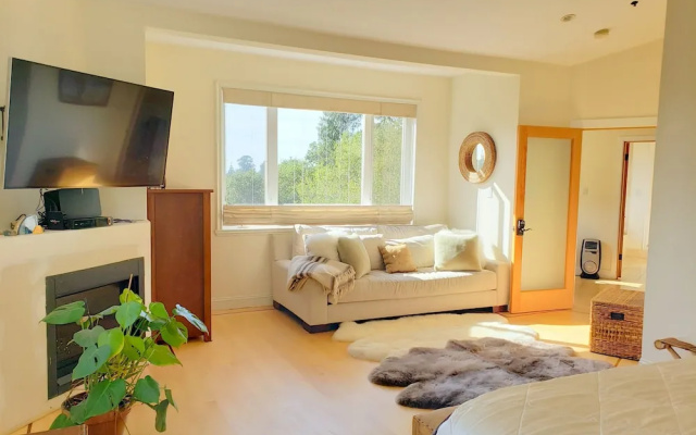 photo 2 of Chic & Exclusive Home