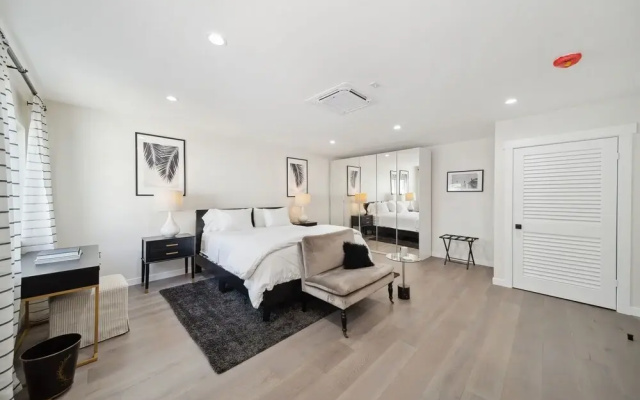photo 2 of Chic Executive - Historic Floral Park Guest House 1 Bedroom Bungalow by Redawning
