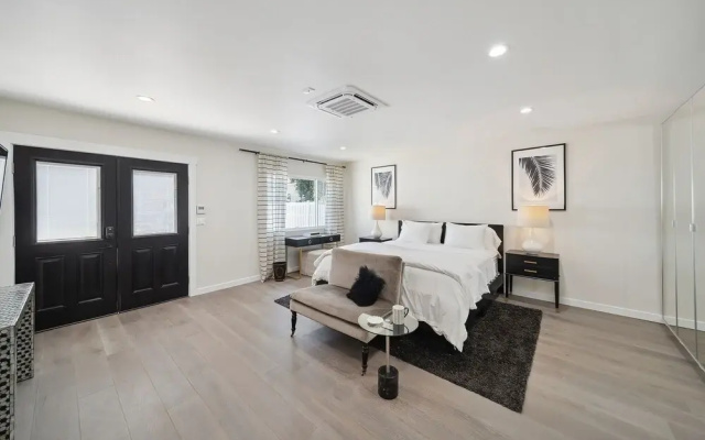 photo 3 of Chic Executive - Historic Floral Park Guest House 1 Bedroom Bungalow by Redawning