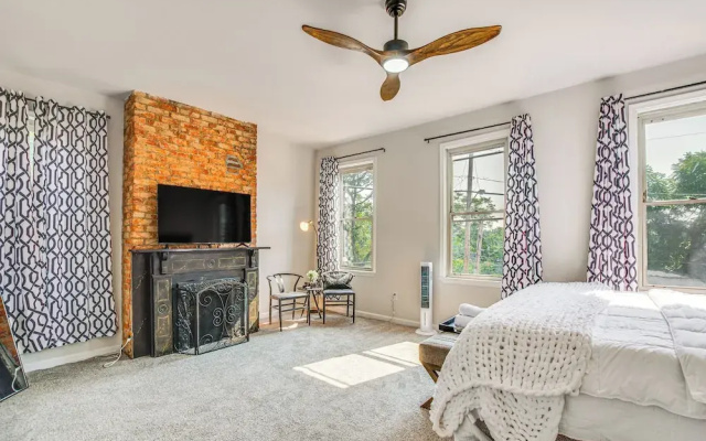 photo 3 of Chic Fineview Townhome 2 Mi to Downtown Pittsburgh