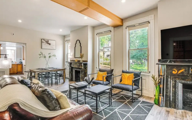 photo 4 of Chic Fineview Townhome 2 Mi to Downtown Pittsburgh