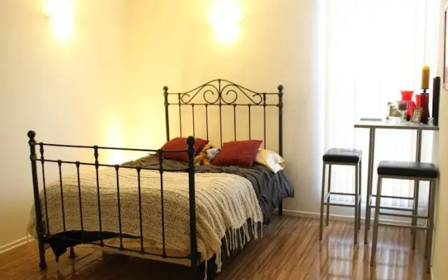photo 2 of Chic Flat In Los Angeles!