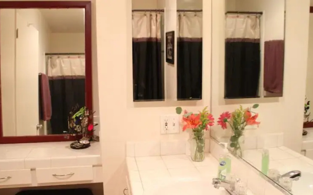 photo 5 of Chic Flat In Los Angeles!