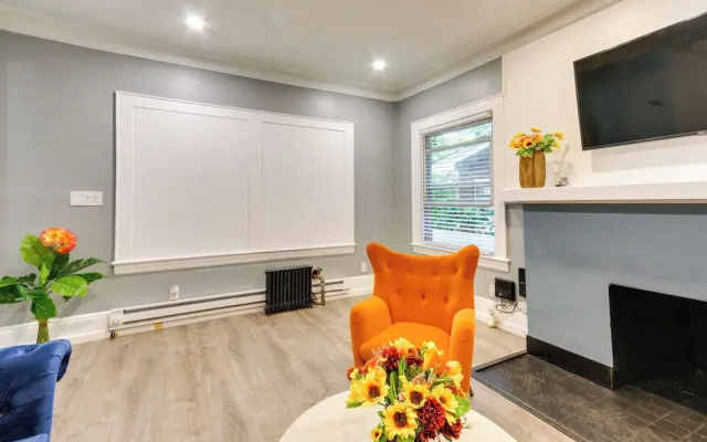 photo 2 of Chic Newark Vacation Rental: 3 Mi to Airport!