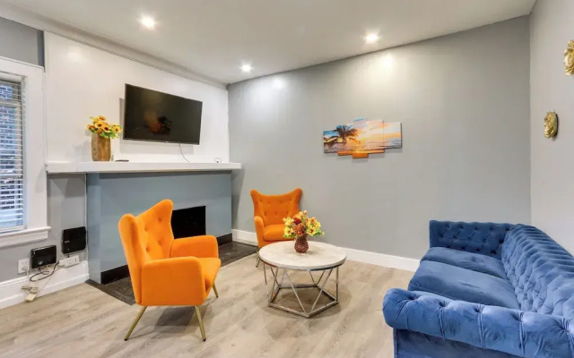 photo 3 of Chic Newark Vacation Rental: 3 Mi to Airport!