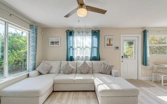 photo 2 of Chic Port Charlotte Home ~ 9 Mi to Englewood Beach