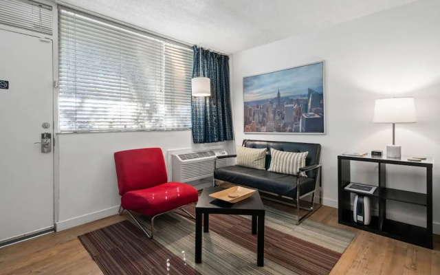 photo 4 of CPG Serviced Studio w Full Kitchen in Quiet Neighborhood