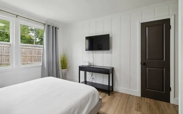 photo 2 of Chic Retreat Near Airport & Downtown Nashville by RedAwning
