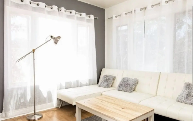 photo 3 of Chic Retro Venice Beach 2 Bedrooms 1 Bathroom Apts