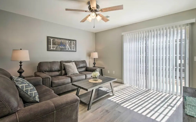 photo 2 of Chic Townhome ~ 6 Mi to Talking Rocks Cavern!
