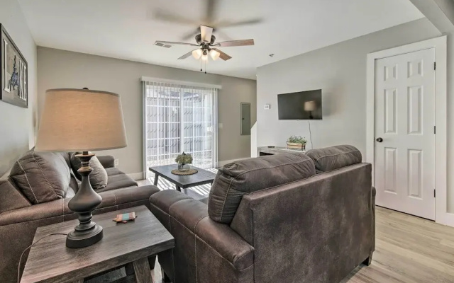 photo 3 of Chic Townhome ~ 6 Mi to Talking Rocks Cavern!