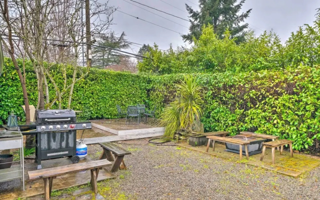 photo 4 of Chic Vancouver Cottage: 1 Mile to Main Street
