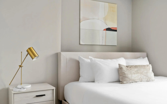 photo 2 of Chicago | Comfy Studio River North Apartment