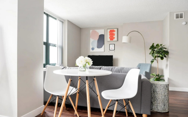 photo 4 of Chicago | Comfy Studio River North Apartment